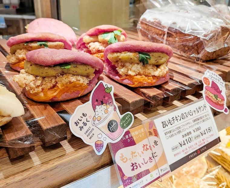 大きすぎる西脇産サツマイモ、サンドイッチ&ドリンクへ華麗に変身 県立大生が発案、阪急駅周辺で販売
