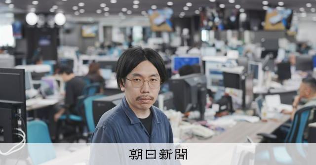 朝日新聞社でファッションショー デザイナーは投書欄を着想源に