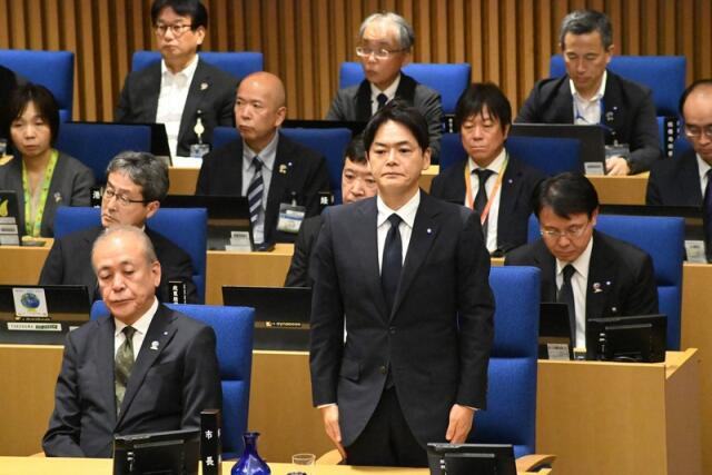 パワハラ認定 横浜市長が辞職