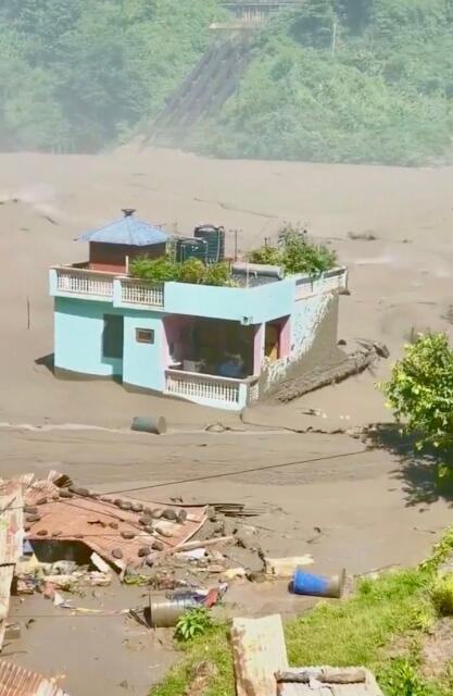 奇跡の緑の家 ネパール洪水に耐える