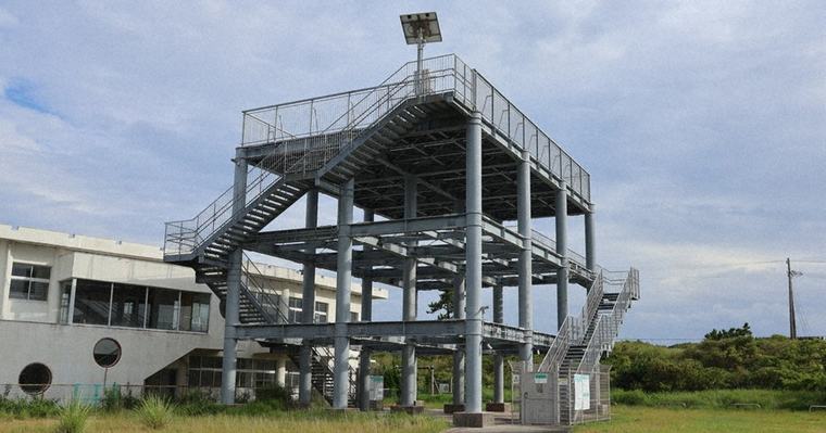暑さと寒さに対応の日よけ設置 津波避難タワーの最上部 浜松