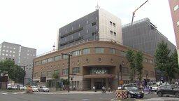 【なぜ戻った？】コンビニで飲料など8点を万引きした女が逃走→警察が駆けたところ女が再び店に姿を現す→住所不定・自称デザイナーの28歳女を逮捕〈北海道札幌市〉