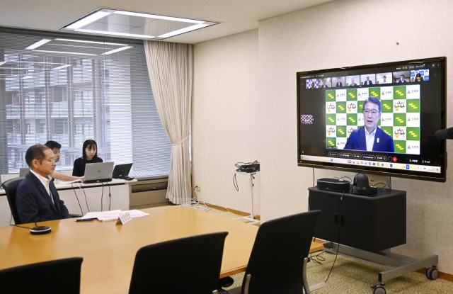所得連動給付で財政負担懸念 知事会