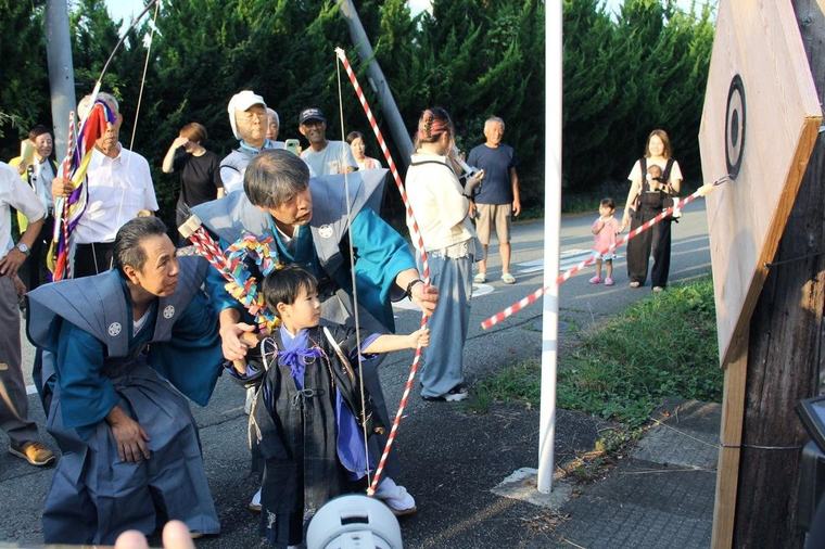 “希望の矢”7年ぶりに復活！健康祈り子どもらが流鏑馬奉納 佐渡市・金井地区で中興祭り