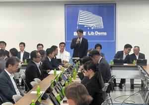 消費税率を戻す29年4月に「半年分」の現金給付 大綱原案