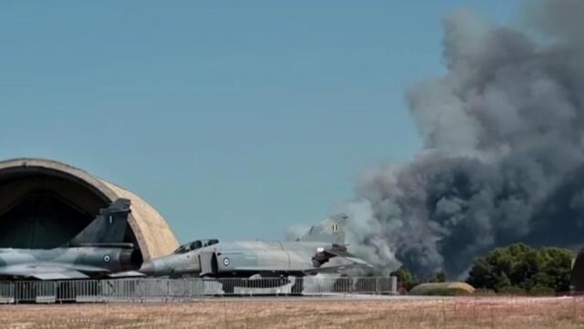 ギリシャ航空ショーで墜落 2人死亡