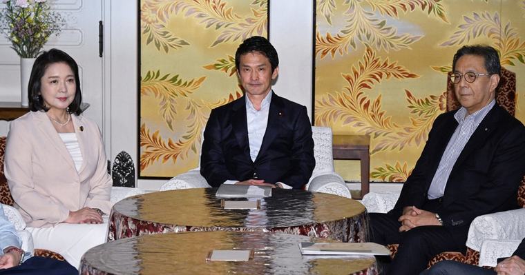 中道、結党から7カ月で分裂へ 小川氏「統一会派を目指す」