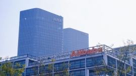 Qwen3.8-Max改良版がWeb開発評価でOpus 5上回る、企業利用ではデータ管理も焦点