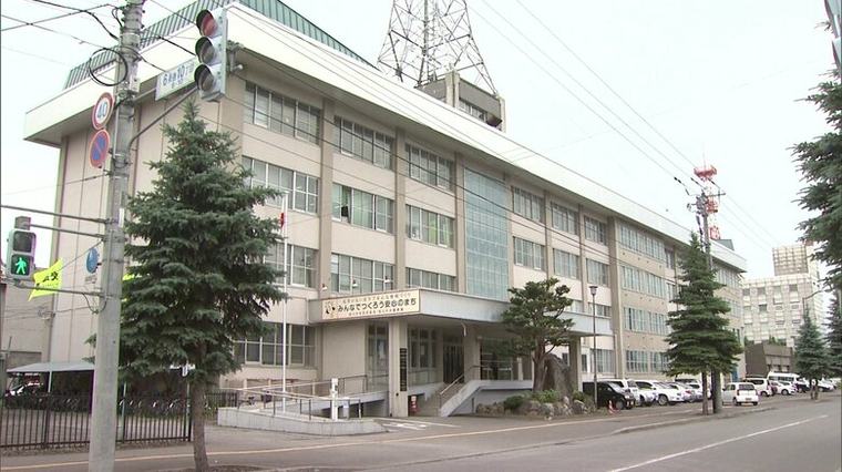 【スーツ・革靴着用し…】友人と会話中の女性に“わいせつ行為”36歳教員の男逮捕―事件当日に警察署へ「出頭」旭川市の繁華街『さんろく街』で…動機など捜査〈北海道〉
