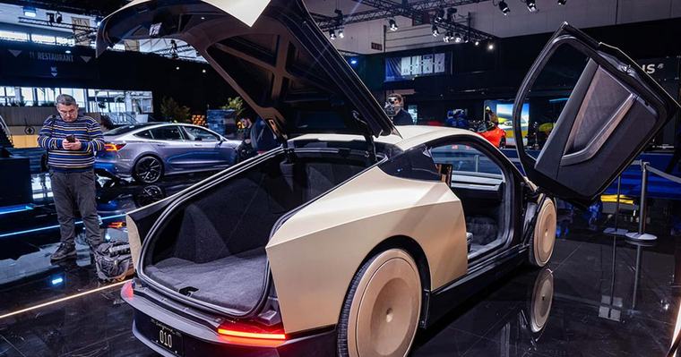 テスラ、ハンドルのないロボタクシー車両「サイバーキャブ」をオースティンで運行開始