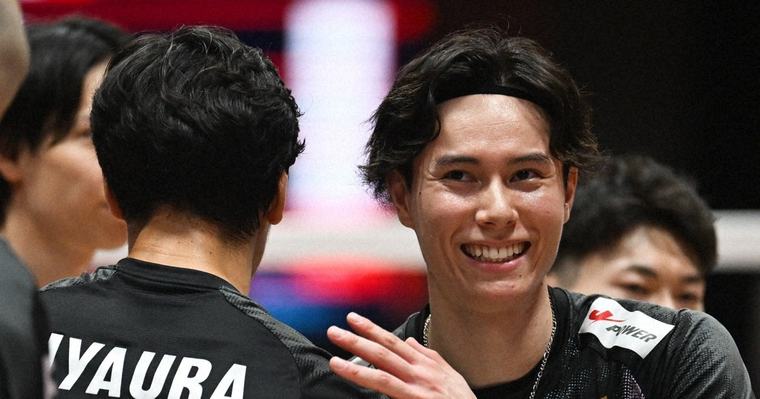 バレー推し:高橋藍 「代表で初」の不意打ちサーブは「すきが見えたので…」