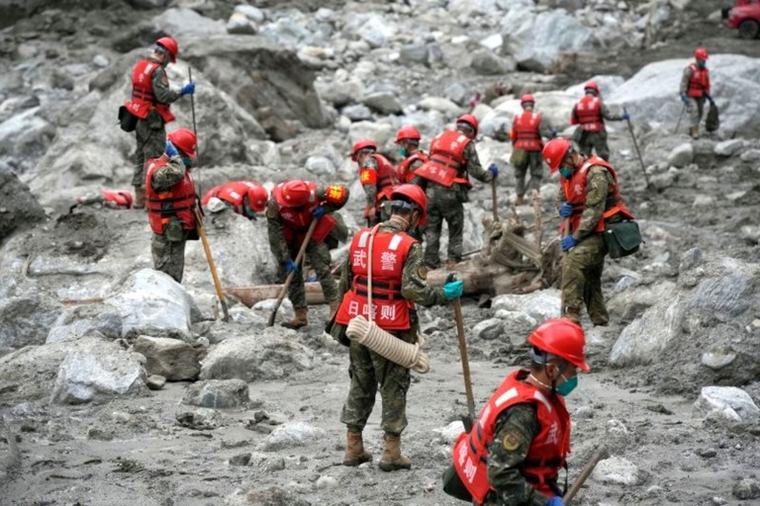洪水で消え去った国境検問所、中国側をCNNが現地取材 救助活動の難しさ浮き彫りに