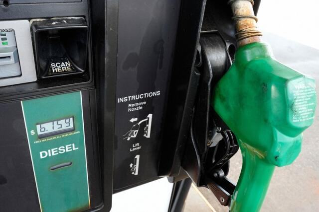 米軽油価格が過去最高値 政権に痛手