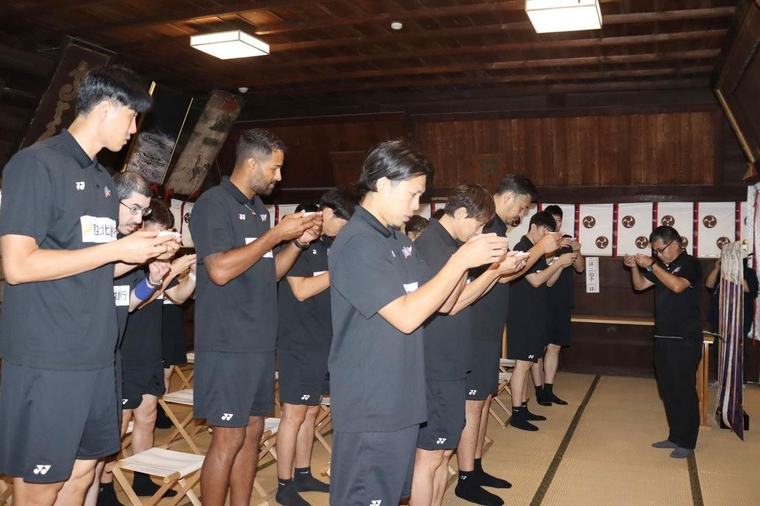 ［新潟アルビＢＢ］新たな戦いに向けて必勝祈願 新主将長谷川「けがなく､いい結果を」