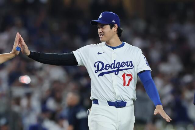 ド軍4連勝 大谷は代打準備の姿も