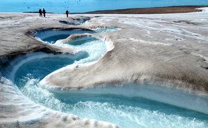 北極圏の氷河 13年間で厚さ5m失う