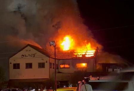 岐阜のケーキ店で放火か３人死亡 「刺され、ガソリンまかれた」