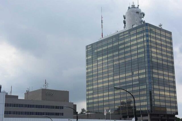 NHK街頭インタ 2人組の正体に騒然