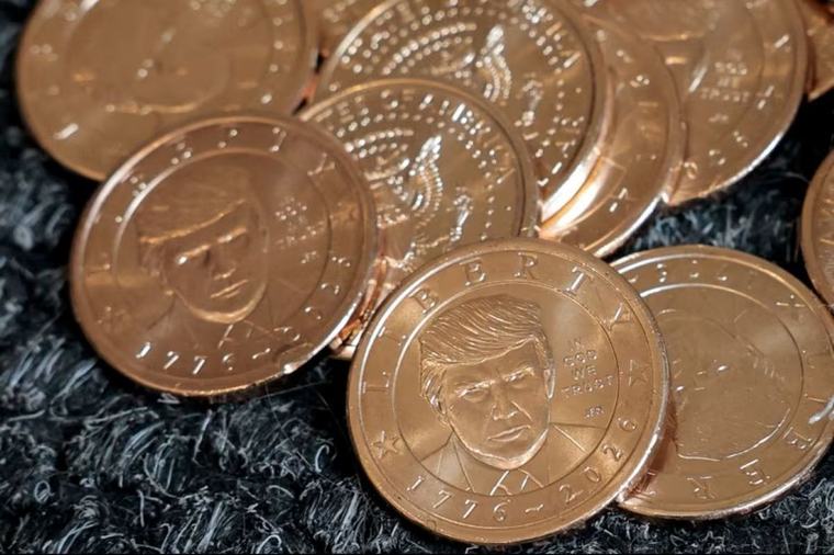 米建国250年記念の「トランプ硬貨」、発売から数時間で在庫切れ