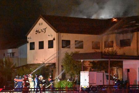 岐阜のケーキ店で放火か３人死亡